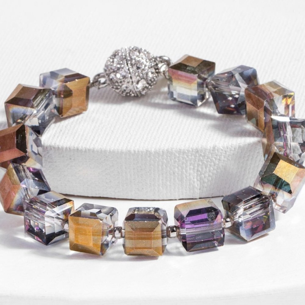 SAACHI Beaded Bracelet with Rhinestone Magnetic Closure